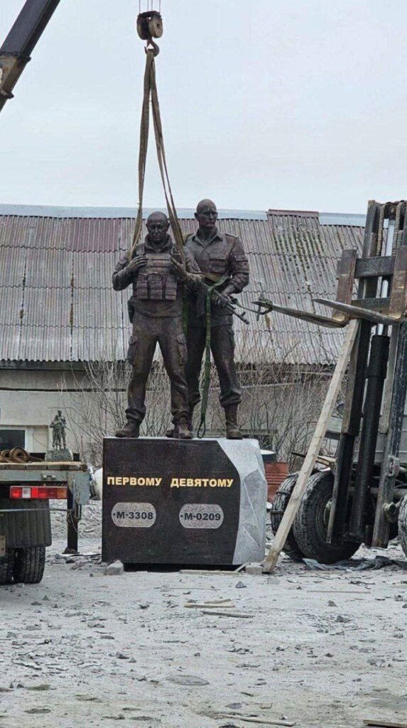 У Росії ставлять пам’ятник вбитим Путіним Пригожину та Уткіну