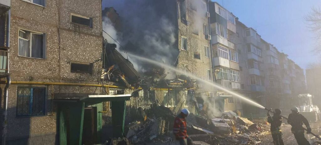 Внаслідок удару дрону по будинку в Сумах є загиблі