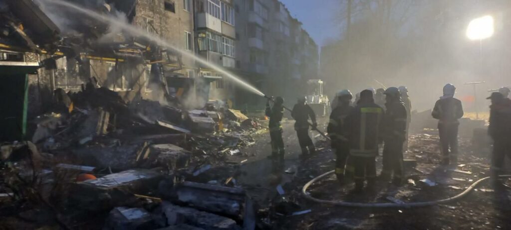 Внаслідок удару дрону по будинку в Сумах є загиблі