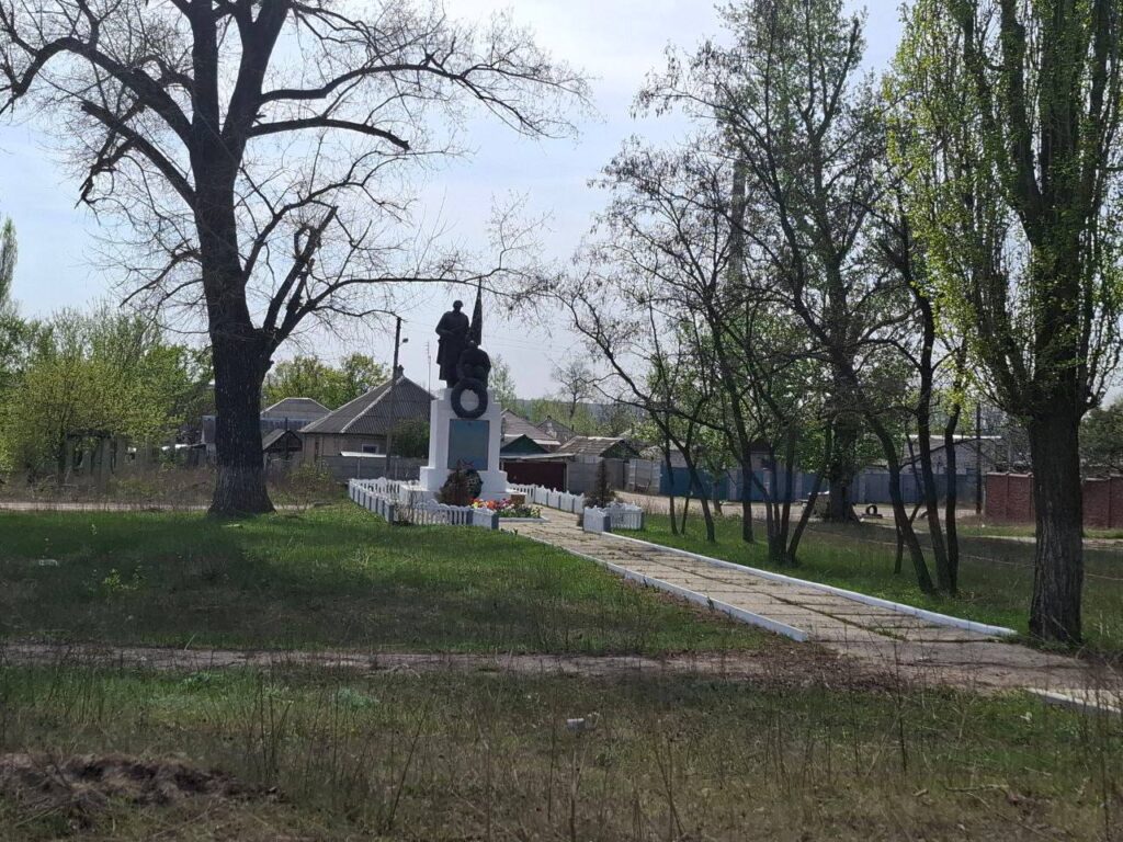 Пусті вулиці та поодинокі ознаки ремонту. Як зараз виглядає Рубіжне