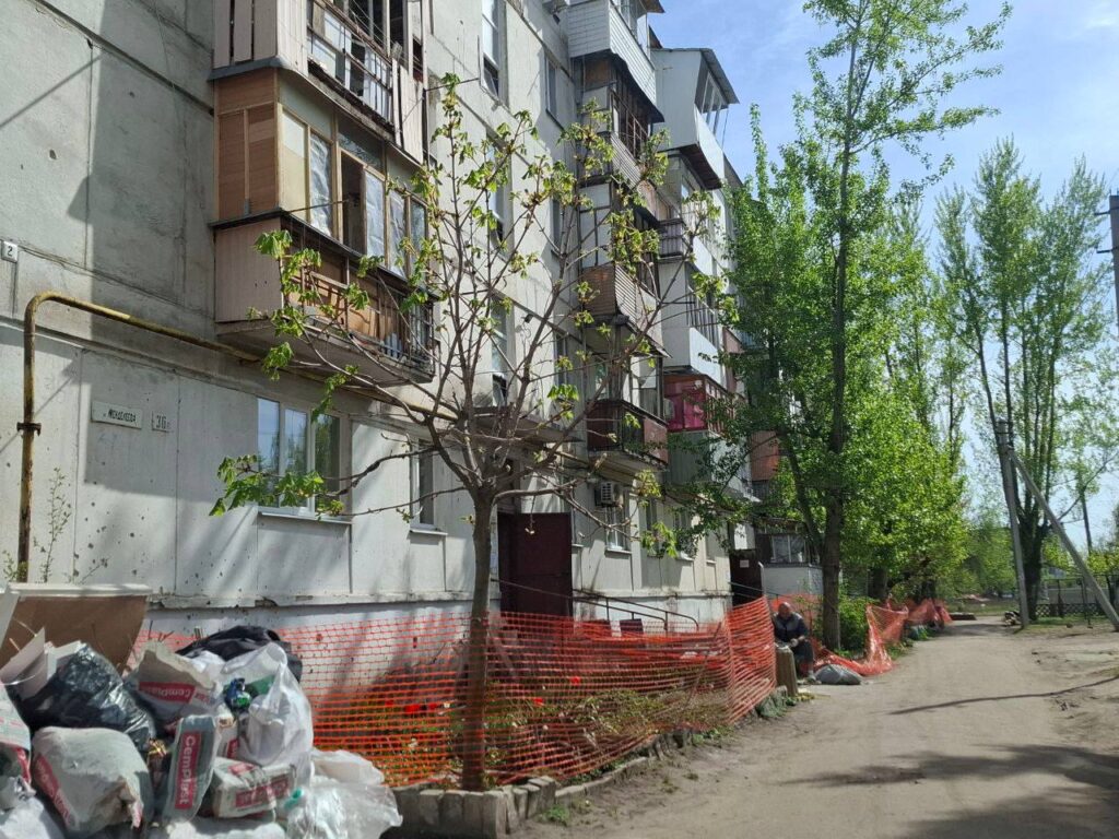 Пусті вулиці та поодинокі ознаки ремонту. Як зараз виглядає Рубіжне