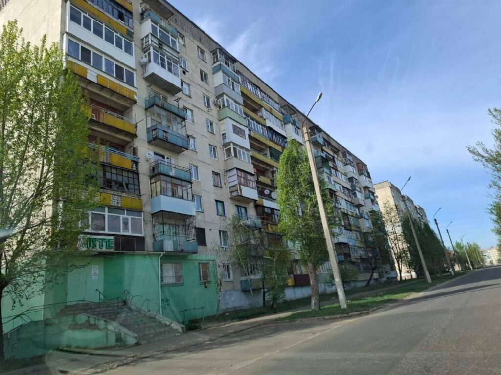 Пусті вулиці та поодинокі ознаки ремонту. Як зараз виглядає Рубіжне