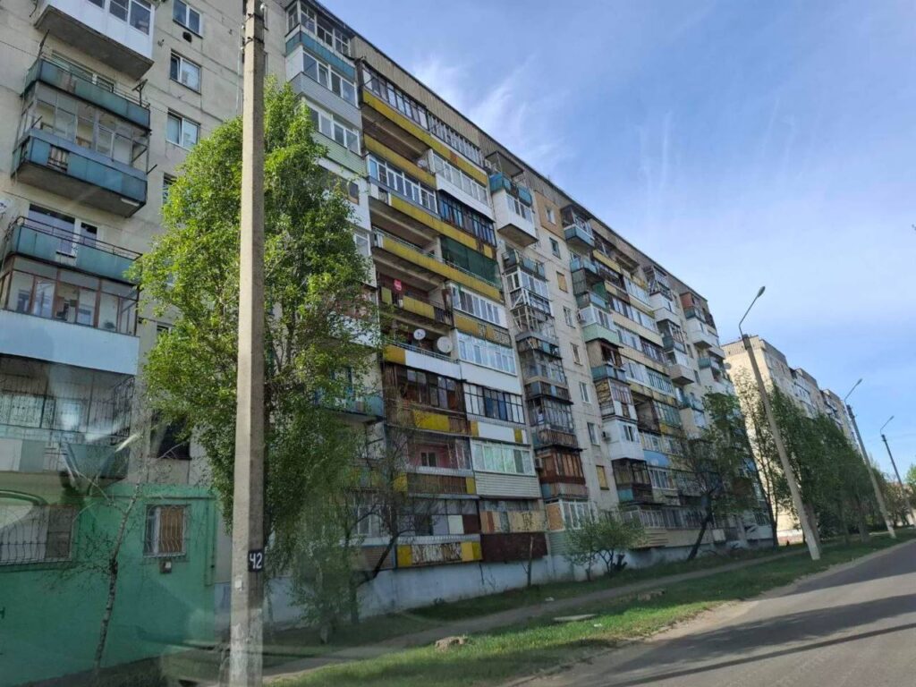 Пусті вулиці та поодинокі ознаки ремонту. Як зараз виглядає Рубіжне