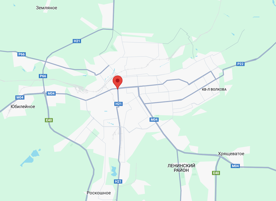 У Луганську бензовоз росіян врізався в легковик, а після — протаранив стіну магазину. Опубліковані відео