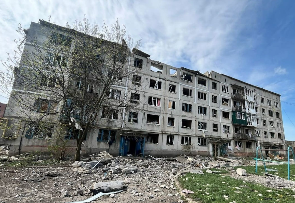 Один загиблий та двоє поранених. Окупанти за добу обстріляли п&#8217;ять населених пунктів Донецької області