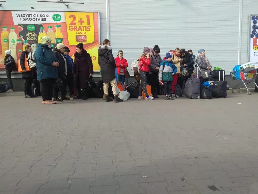 Дороги довжиною в життя. Колишній маріуполець розповів, як вивозить людей з окупації