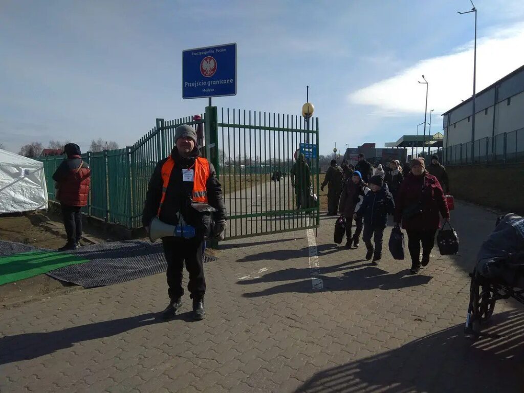 Дороги довжиною в життя. Колишній маріуполець розповів, як вивозить людей з окупації