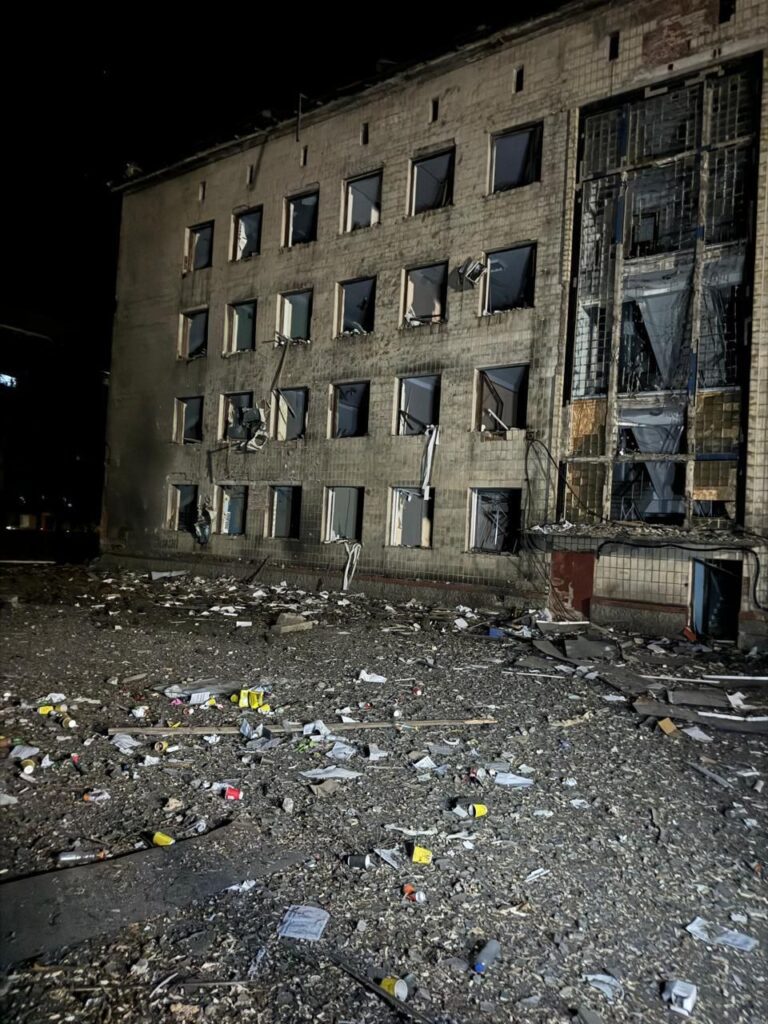 Росіяни вдарили ракетами С-300 по Селидовому. Є фотографії руйнувань