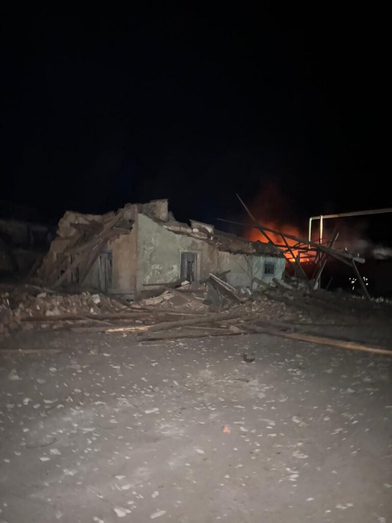 Росіяни вдарили ракетами С-300 по Селидовому. Є фотографії руйнувань