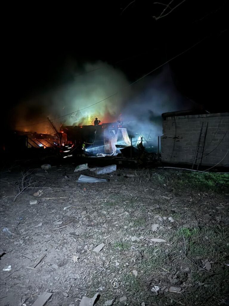 Росіяни вдарили ракетами С-300 по Селидовому. Є фотографії руйнувань