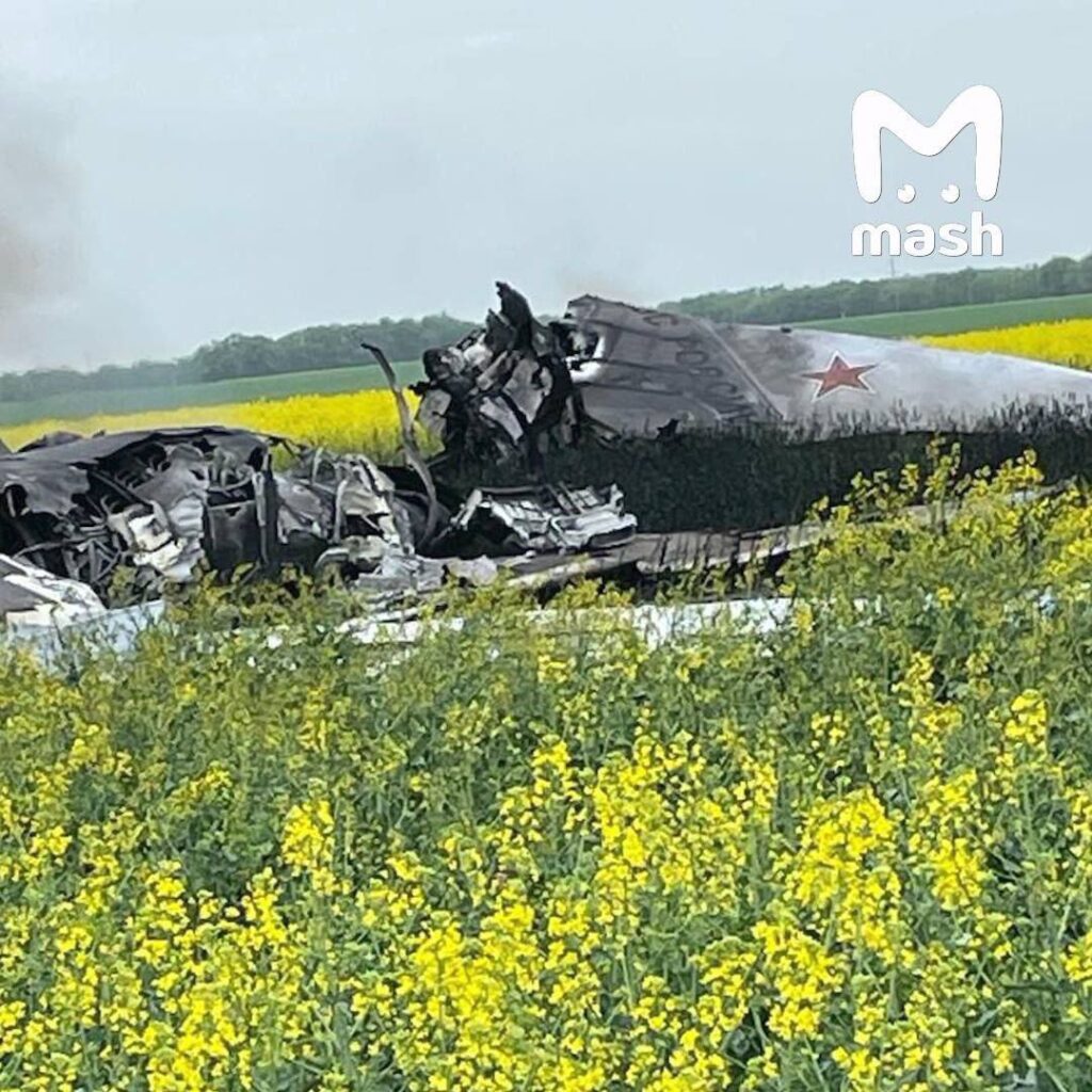 У Росії впав бомбардувальник Ту-22м3, який до цього випустив ракети по Україні. Опубліковане відео падіння літака
