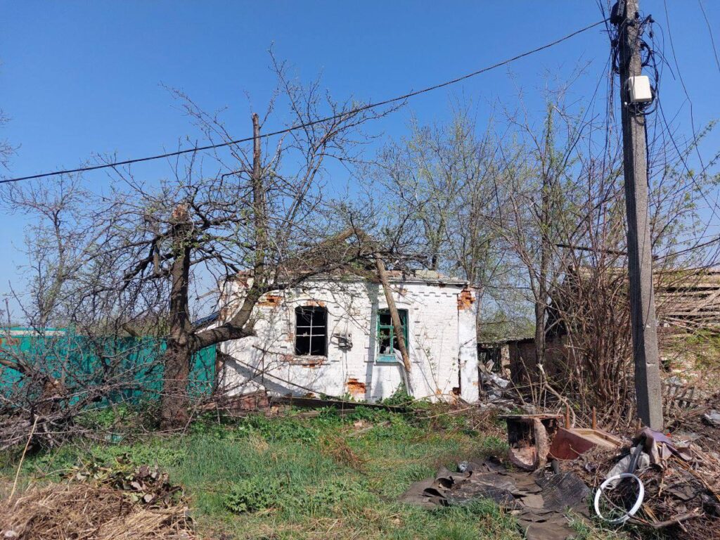 Зруйнували місто та розвісили російські прапори. З’явилися свіжі фотографії Авдіївки