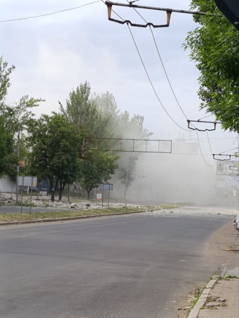 В окупованому Донецьку пролунав сильний вибух. Опубліковані фотографії стовпа диму