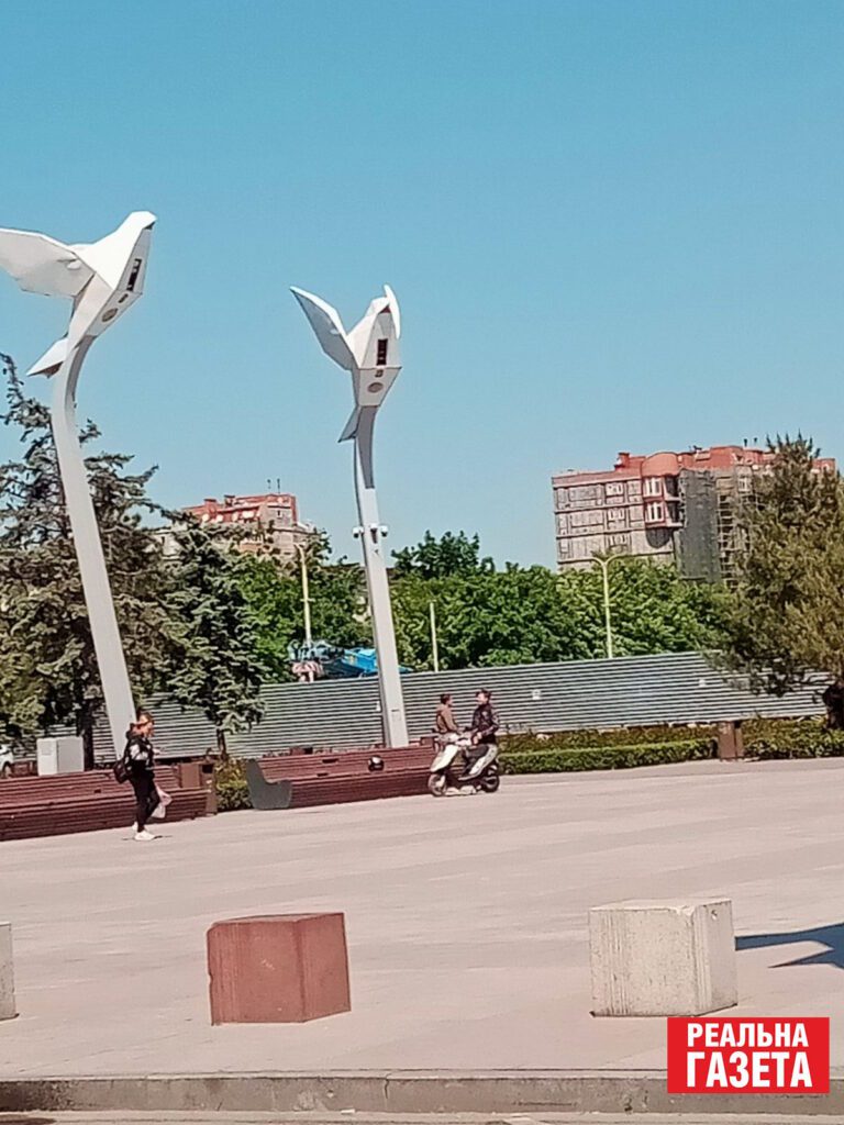 Жителі Маріуполя показали, як зараз виглядає місто. Фоторепортаж