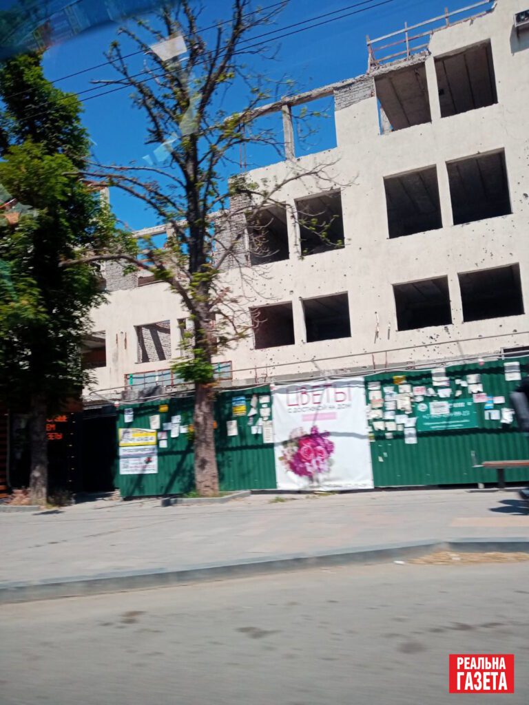 Жителі Маріуполя показали, як зараз виглядає місто. Фоторепортаж