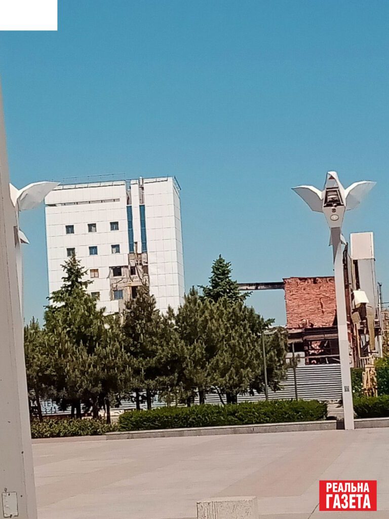 Жителі Маріуполя показали, як зараз виглядає місто. Фоторепортаж