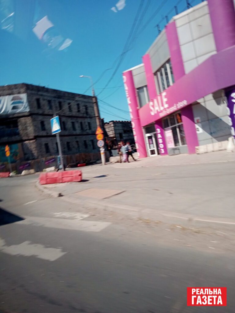 Жителі Маріуполя показали, як зараз виглядає місто. Фоторепортаж