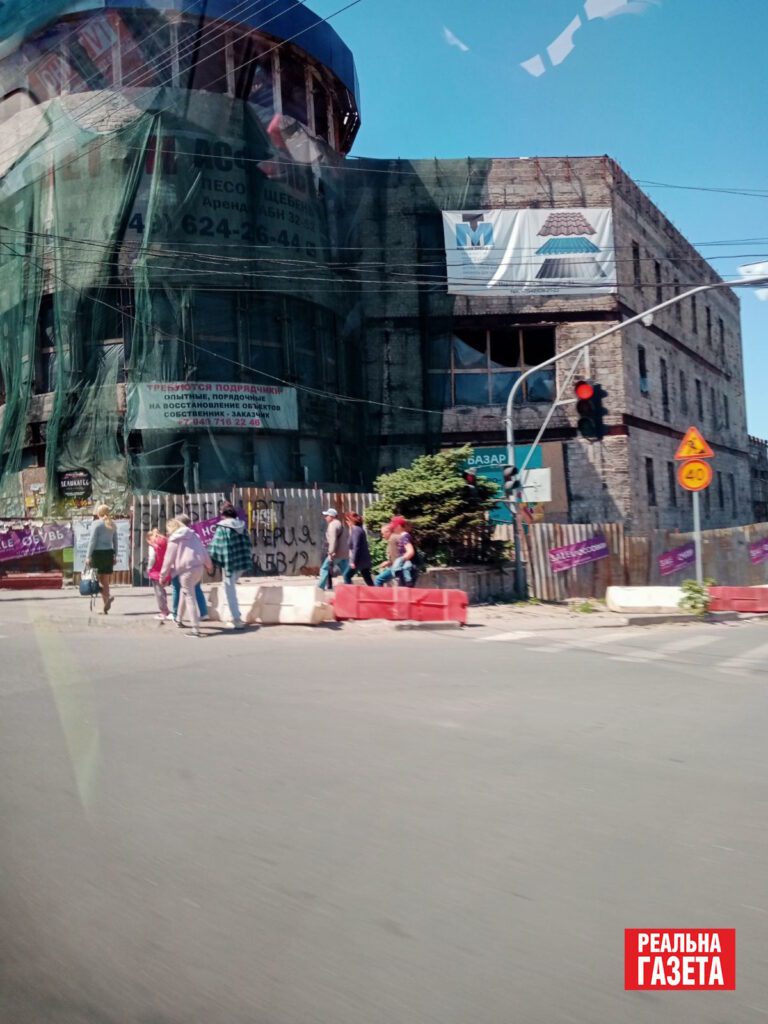 Жителі Маріуполя показали, як зараз виглядає місто. Фоторепортаж