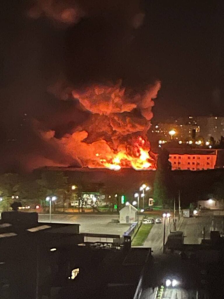 Окупанти атакували Одесу балістичними ракетами. Є фотографії великої пожежі