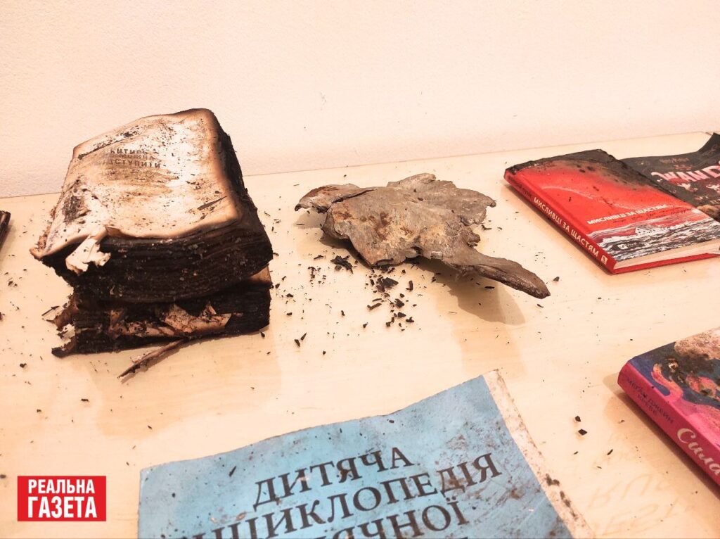 Досі пахнуть згарищем. На Книжковому Арсеналі книги, спалені росіянами у харківській друкарні