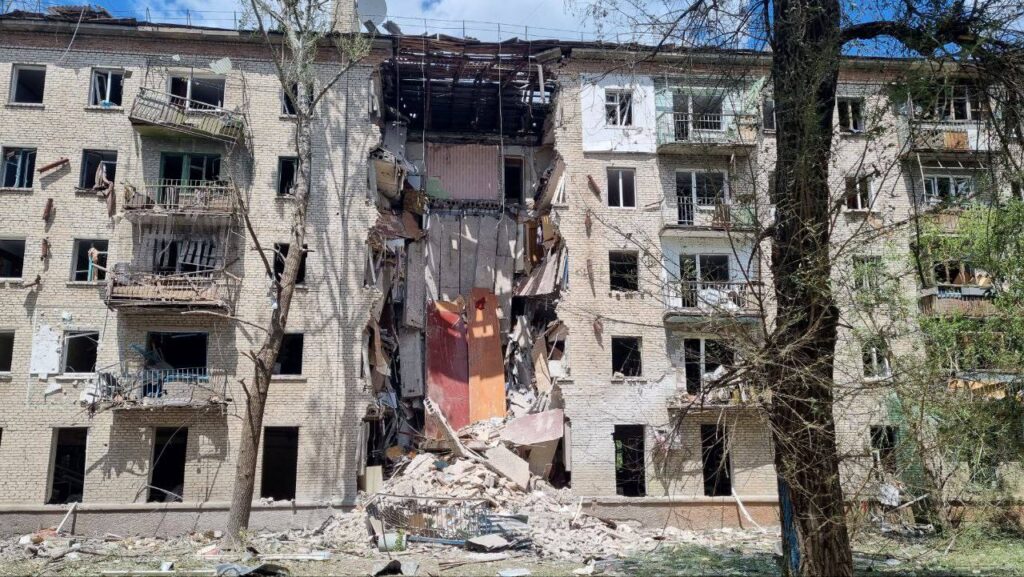 Наслідки вибухів у Луганську. OSINT-аналітики з’ясували, куди прилетіло