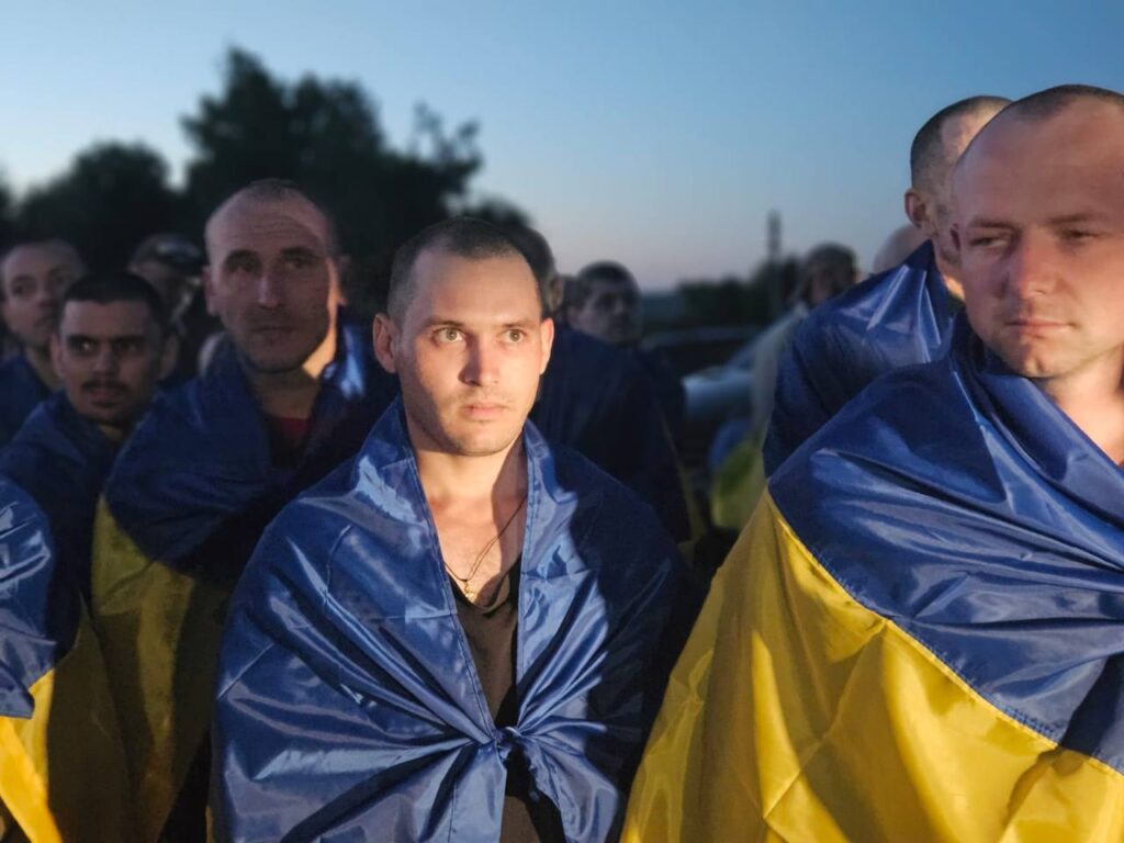 Відбувся обмін полоненими. Додому вдалося повернути 90 українців. Опубліковані фото