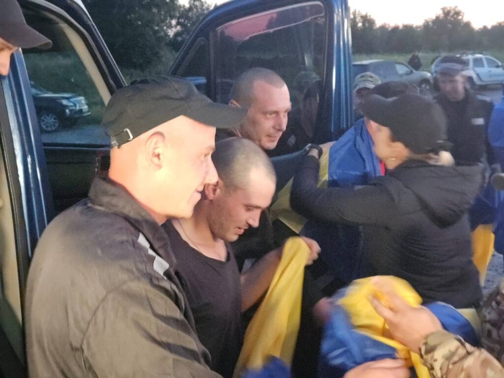 Відбувся обмін полоненими. Додому вдалося повернути 90 українців. Опубліковані фото