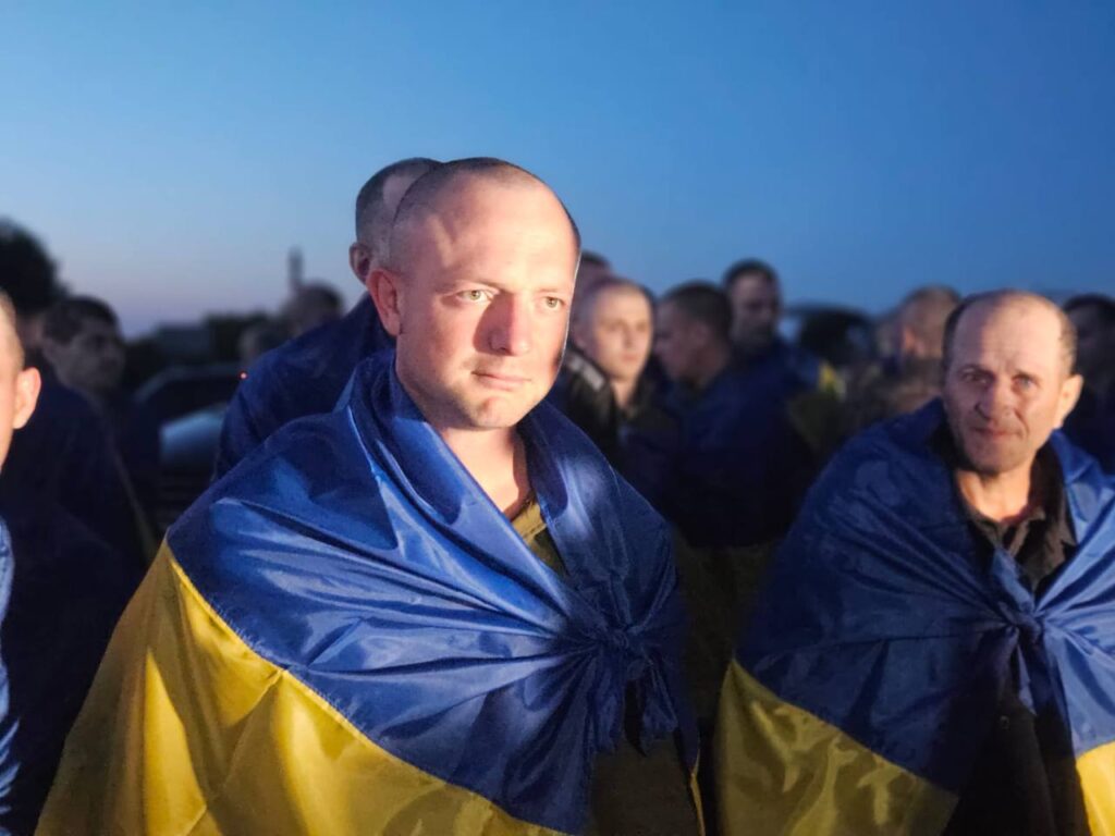 Відбувся обмін полоненими. Додому вдалося повернути 90 українців. Опубліковані фото
