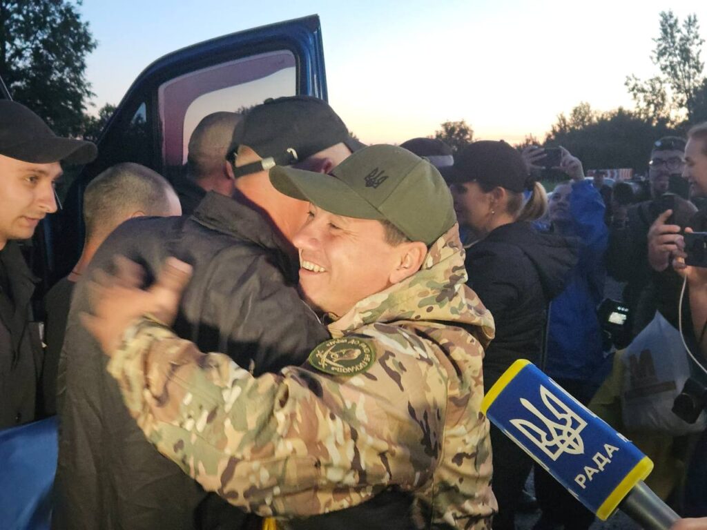 Відбувся обмін полоненими. Додому вдалося повернути 90 українців. Опубліковані фото