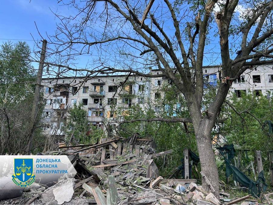 Двоє людей загинули внаслідок російського авіаудару по Селидовому на Донеччині