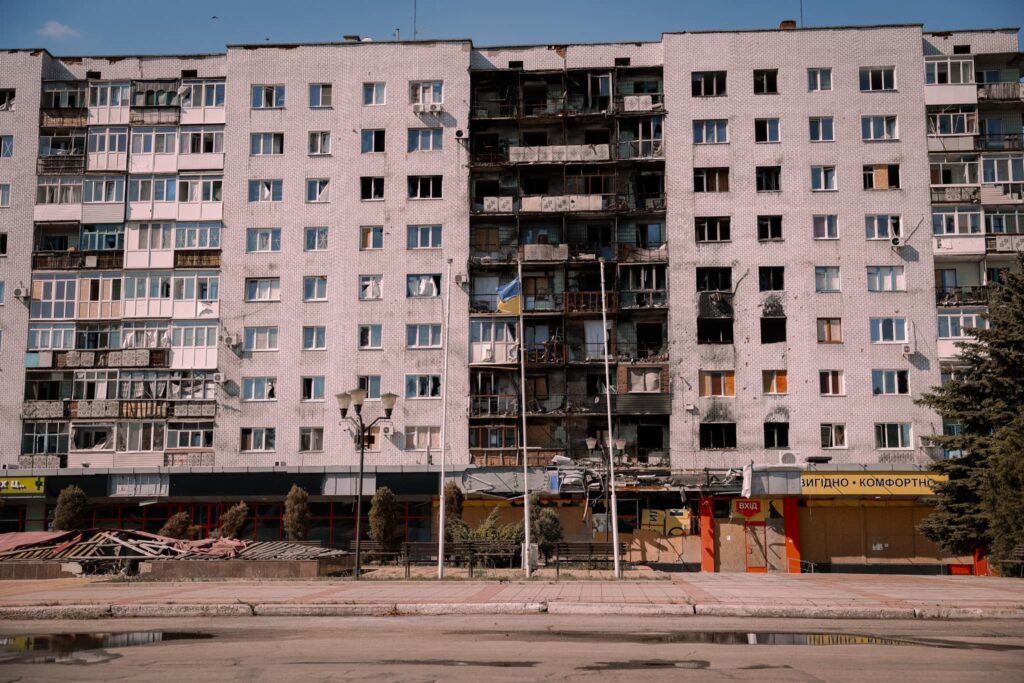 Російські війська руйнують Торецьк. Як виглядає прифронтове місто