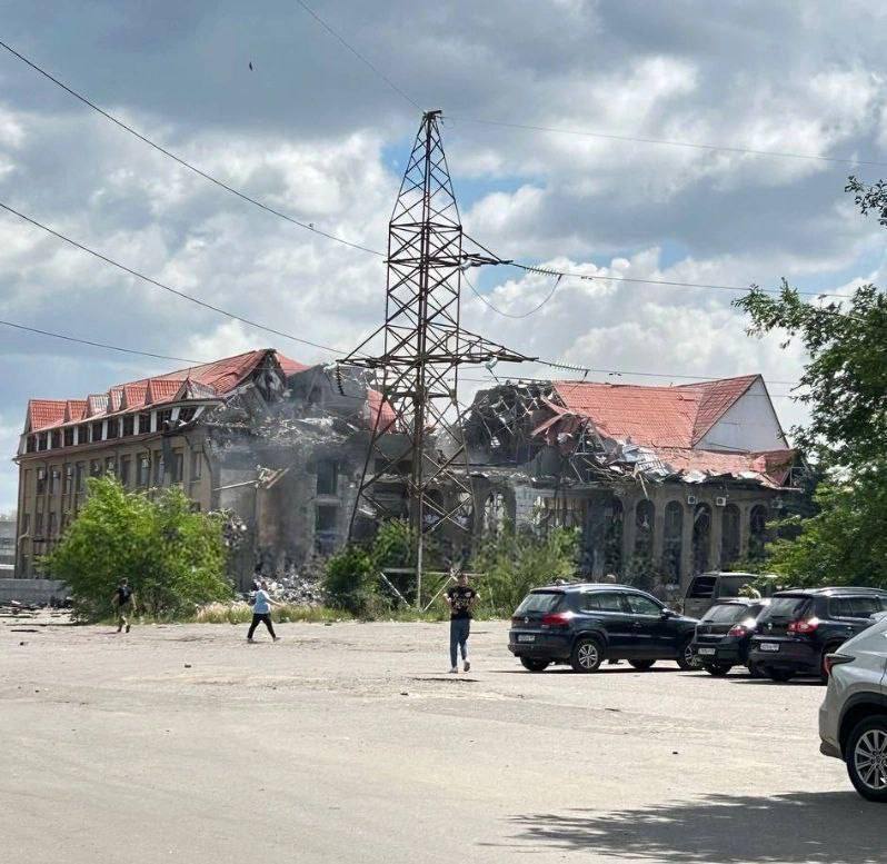 Ремонтна база окупантів на “Транспеле”. Що відомо про місце у Луганську, яке сьогодні обстріляли