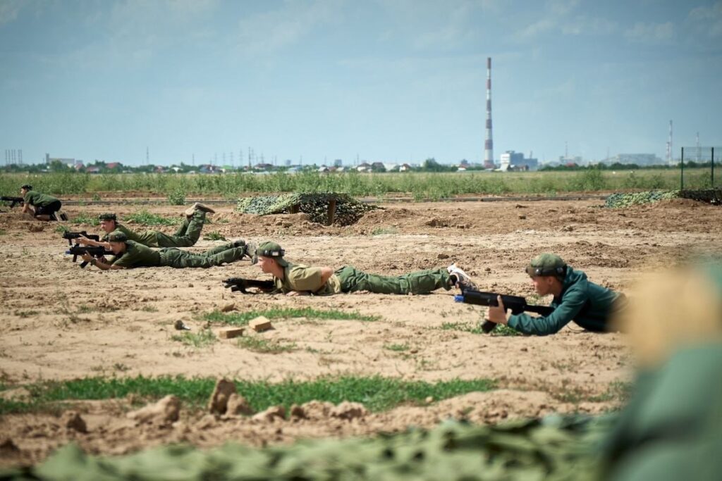 У Росії показали, як вчили українських дітей користуватися гвинтівками та дронами