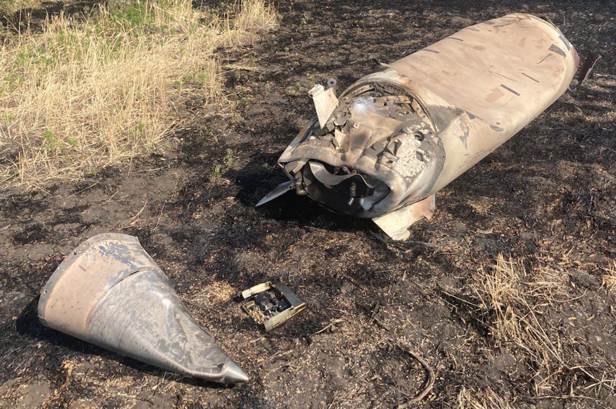 У Луганську показали уламки ракети, знайдені після ранкового удару по окупантах