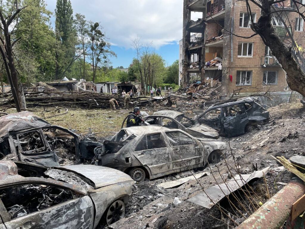 Влучання у п’ятиповерхівку в Києві. Опубліковано фотографії руйнувань