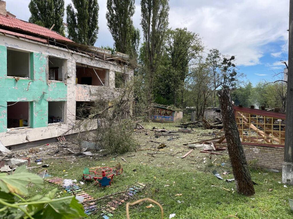 Влучання у п’ятиповерхівку в Києві. Опубліковано фотографії руйнувань