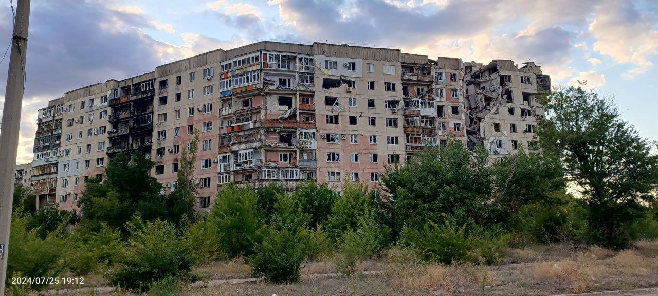 Частину пошкоджених будинків у Сєвєродонецьку не збираються ані зносити, ані ремонтувати. Опубліковано фотографії