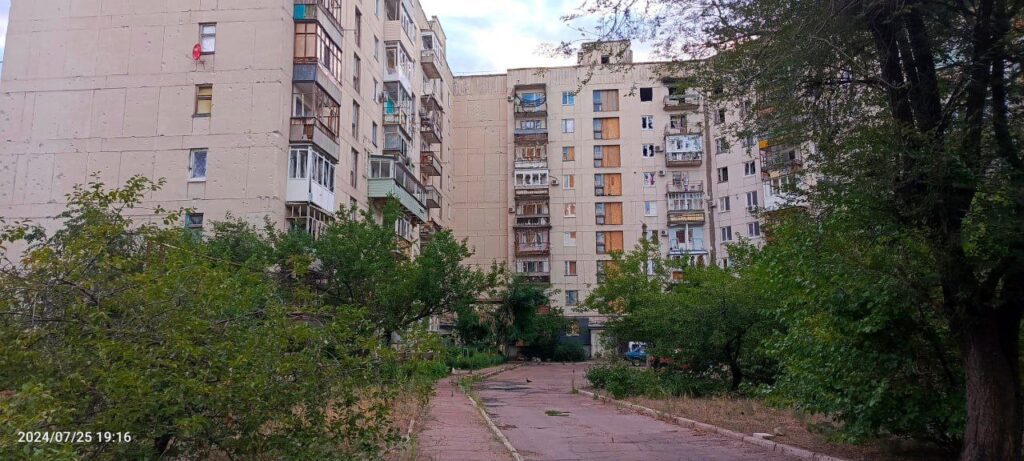 Частину пошкоджених будинків у Сєвєродонецьку не збираються ані зносити, ані ремонтувати. Опубліковано фотографії