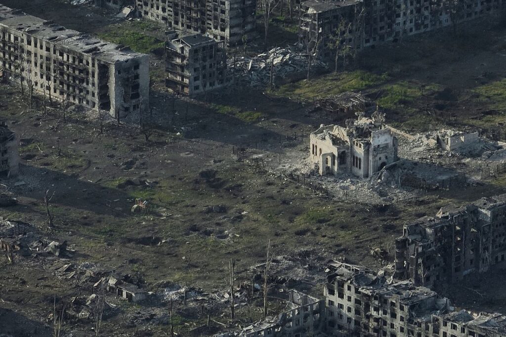 Випалені руїни. Фотографи показали, на що Росія перетворила Часів Яр
