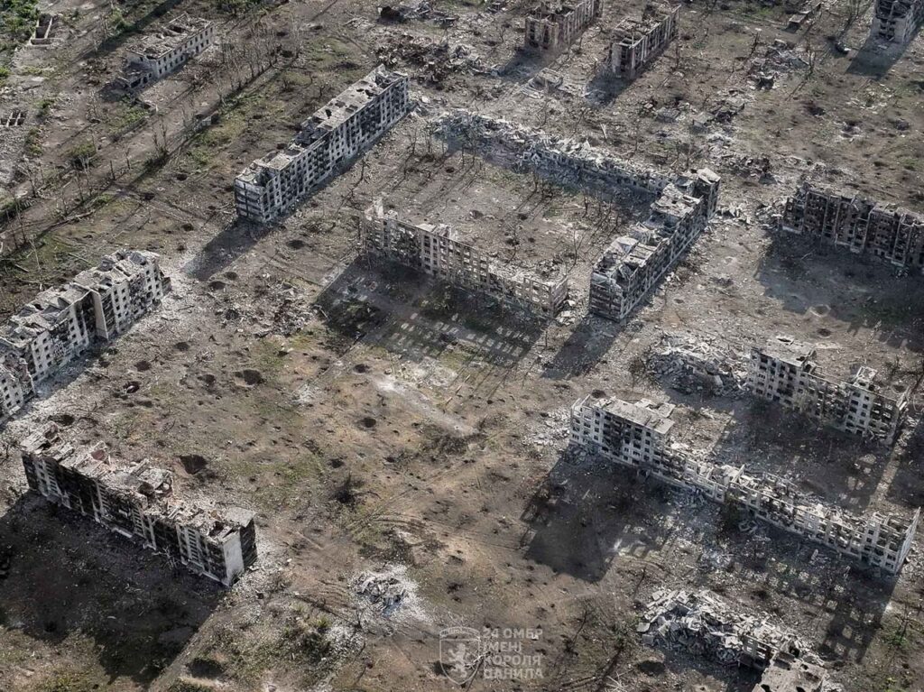 Випалені руїни. Фотографи показали, на що Росія перетворила Часів Яр