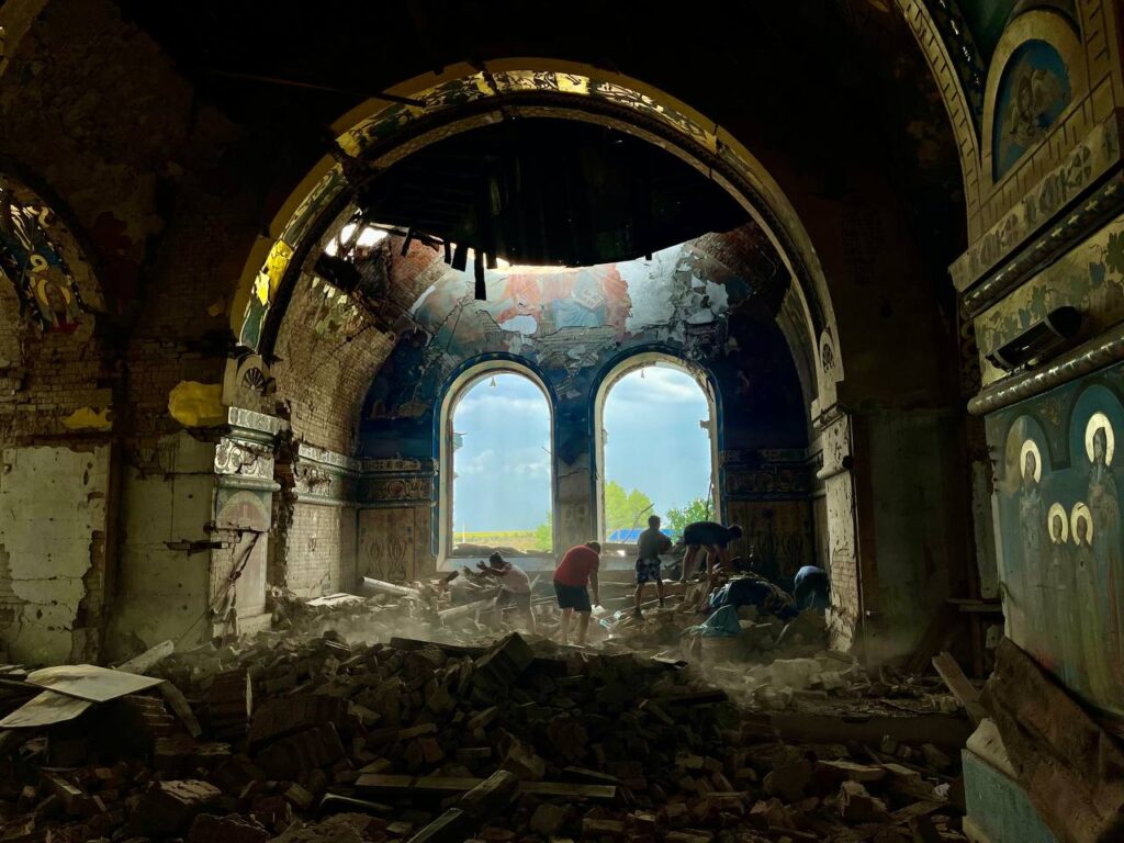 Пережив німецьку окупацію, а росіян не пережив. Опубліковані фотографії храму ПЦУ, який зруйнували російські снаряди