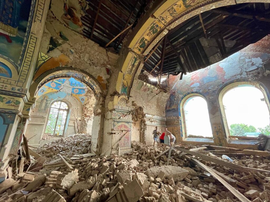 Пережив німецьку окупацію, а росіян не пережив. Опубліковані фотографії храму ПЦУ, який зруйнували російські снаряди