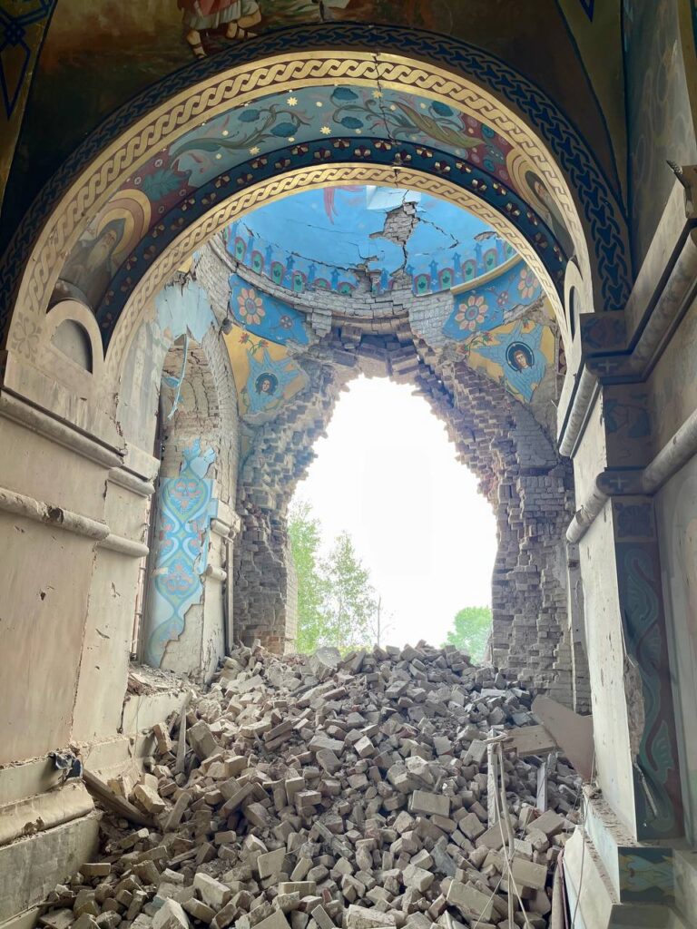 Пережив німецьку окупацію, а росіян не пережив. Опубліковані фотографії храму ПЦУ, який зруйнували російські снаряди