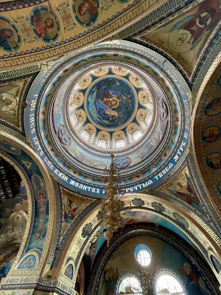 Пережив німецьку окупацію, а росіян не пережив. Опубліковані фотографії храму ПЦУ, який зруйнували російські снаряди