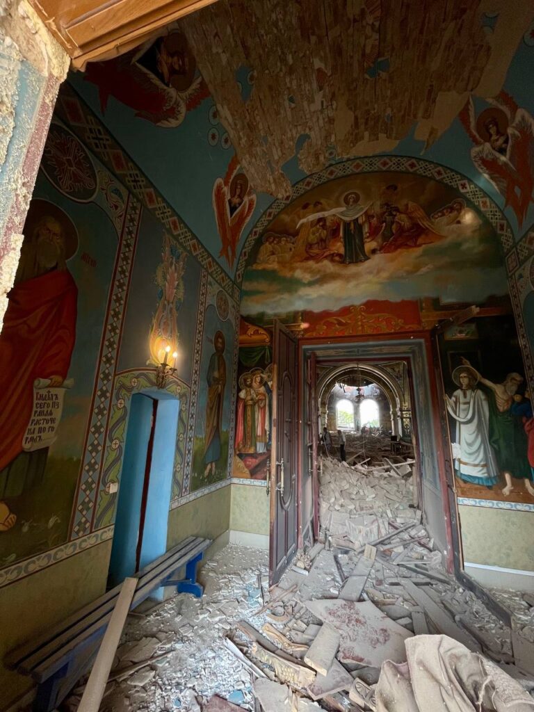 Пережив німецьку окупацію, а росіян не пережив. Опубліковані фотографії храму ПЦУ, який зруйнували російські снаряди
