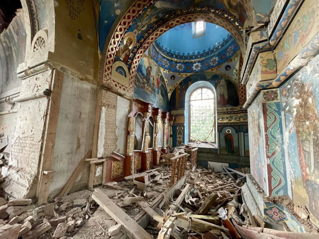 Пережив німецьку окупацію, а росіян не пережив. Опубліковані фотографії храму ПЦУ, який зруйнували російські снаряди