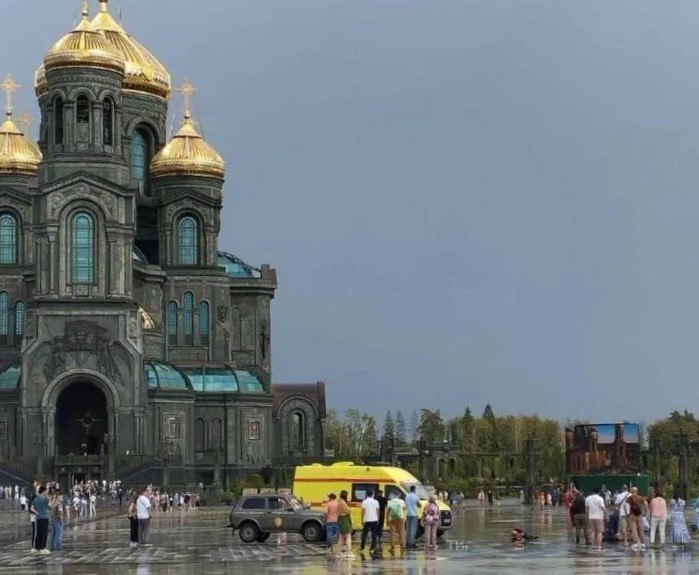 У Підмосков’ї навпроти храму ВС РФ блискавка вбила росіянина
