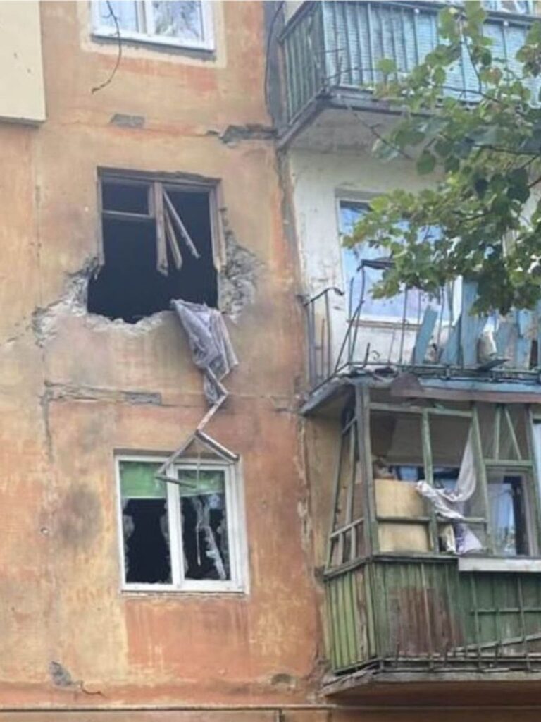 Окупанти вдарили по центру Костянтинівки з важкої артилерії, постраждало четверо людей