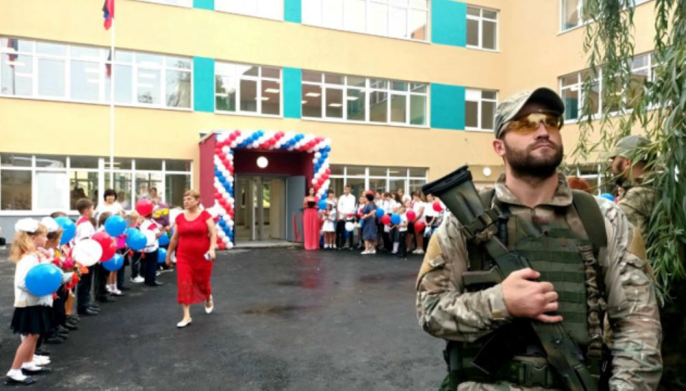 Школярам в окупації збираються викладати “родинознавство” та уроки праці