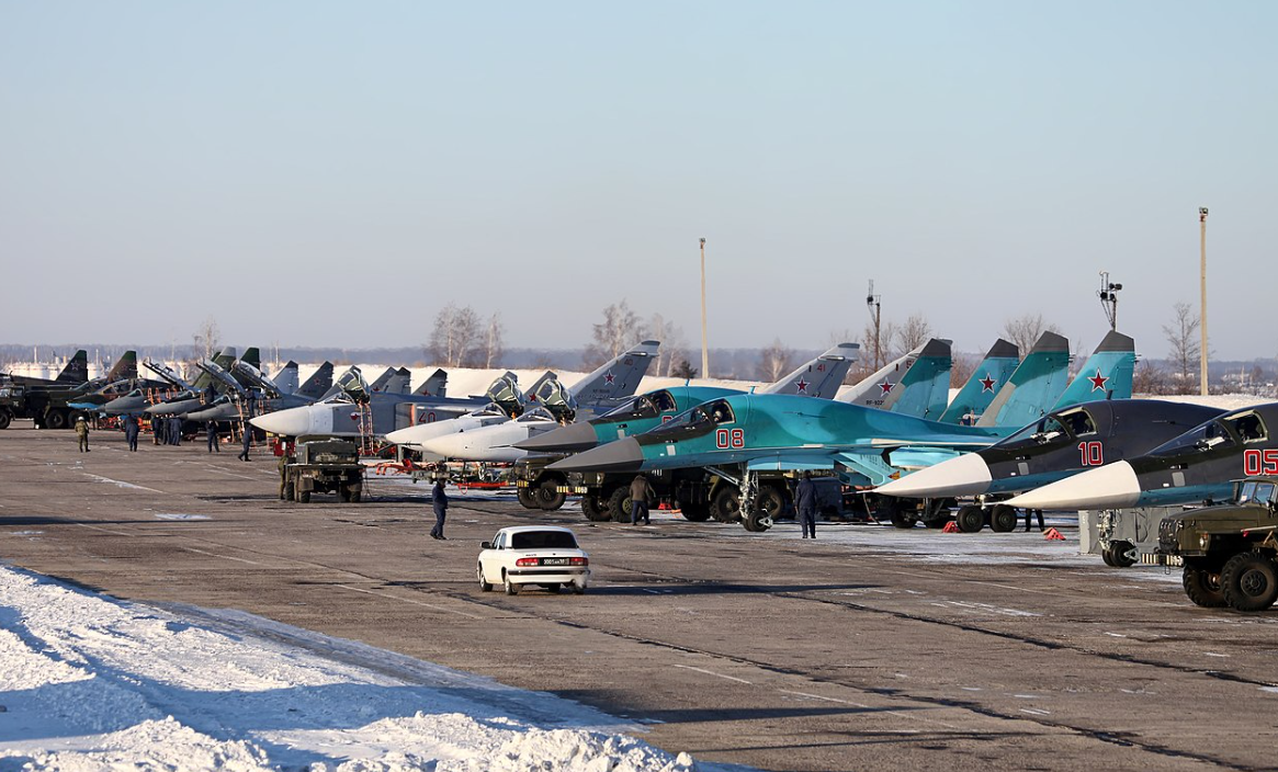Нічого не залишилося. З&#8217;явилися супутникові знімки аеродрому у Липецьку, де вночі буди вибухи